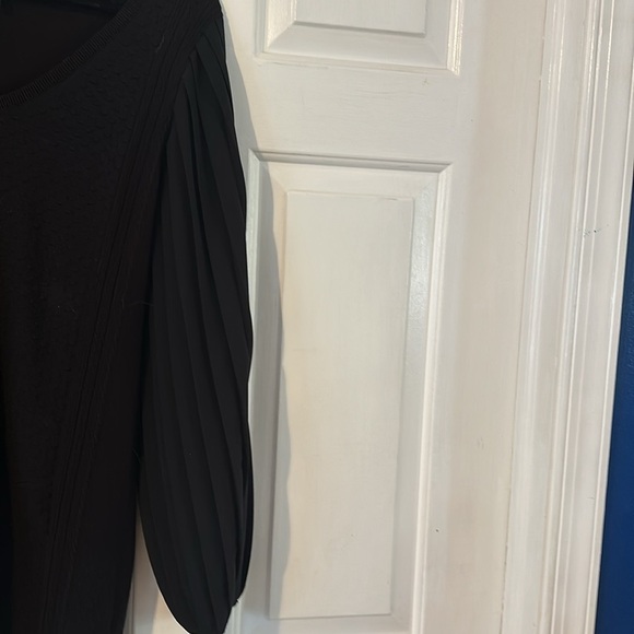 NWOT Women’s White House Black Market Pleated
Sleeve Sweater Dress Size Large - Picture 5 of 12